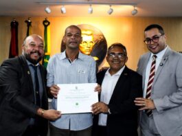 Vereador Severino da Prestação entrega Moção de Aplauso a vigilante por ato de bravura