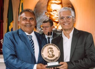 Câmara Municipal de Campina Grande homenageia Martoni Sobral com Medalha de Honra ao Mérito