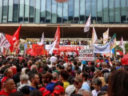 Em várias capitais, manifestantes vão às ruas contra PL da Dosimetria