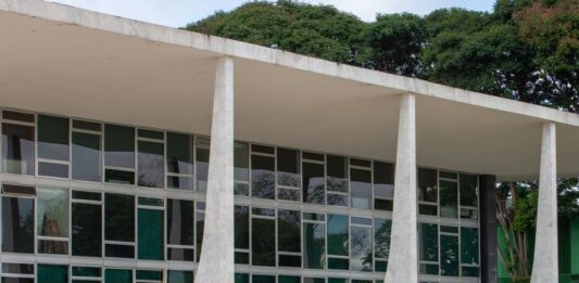 Em meio a crise, Fachin cancela sessão plenária desta quarta-feira