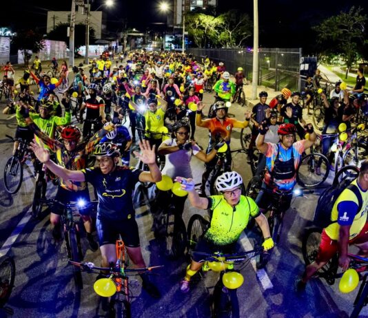 Centenas de ciclistas participam do pedal de abertura do Maio Amarelo, em Campina Grande