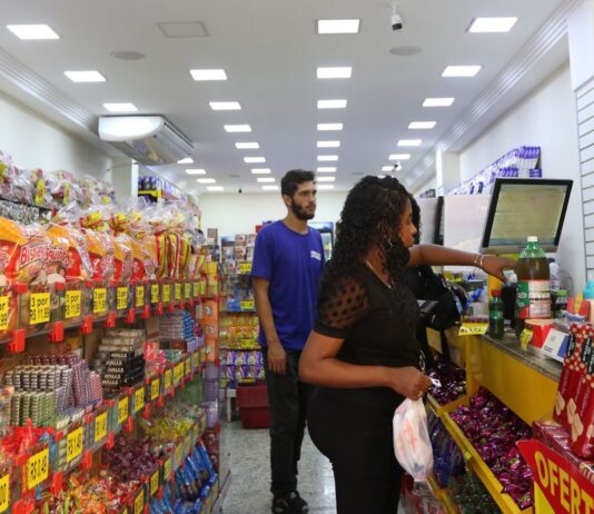 Inflação oficial sobe para 0,56% em outubro, diz IBGE