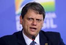 Tarcísio de Freitas é reeleito governador de São Paulo no 1º turno