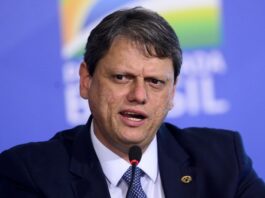 Tarcísio de Freitas é reeleito governador de São Paulo no 1º turno