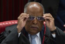 Relator no TSE vota pela inelegibilidade de Bolsonaro