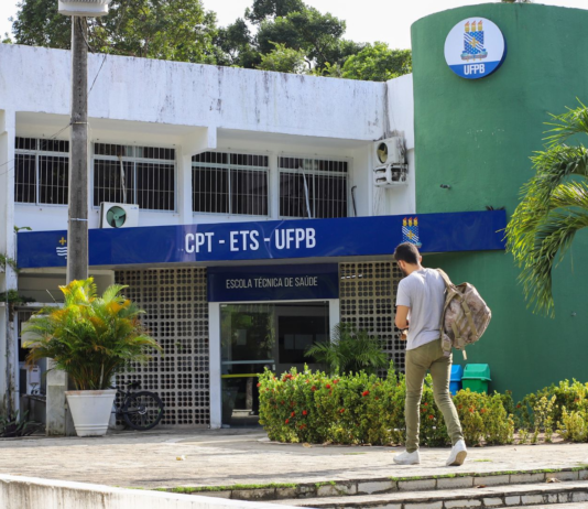 Servidores da UFPB encerram greve e retomam atividades