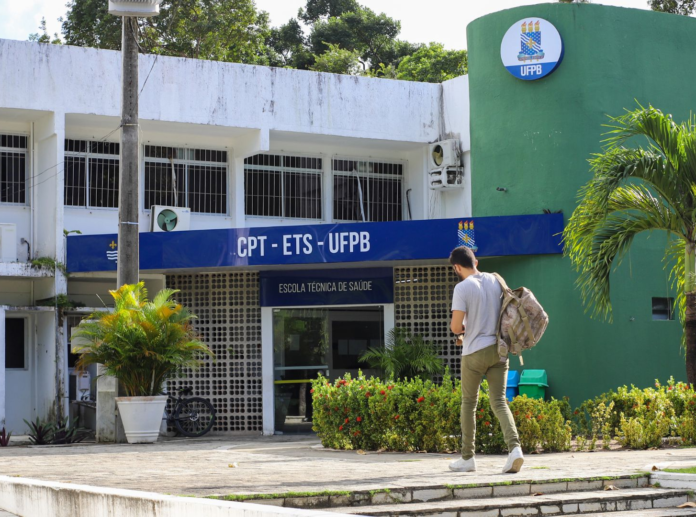 ufpbpb78805a221a988e79ef3f42d7c5bfd418-79