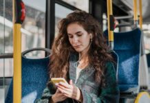Instituição realiza ação de conscientização sobre uso do fone de ouvido