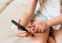 Como controlar o uso excessivo das telas nas férias escolares?