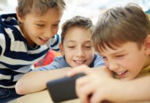 O uso do celular na sala de aula: conheça as vantagens e desvantagens