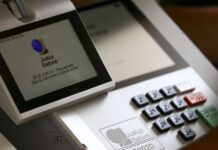 Onze governadores renunciam para disputar eleições de outubro