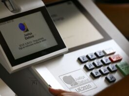 Onze governadores renunciam para disputar eleições de outubro