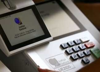 Onze governadores renunciam para disputar eleições de outubro