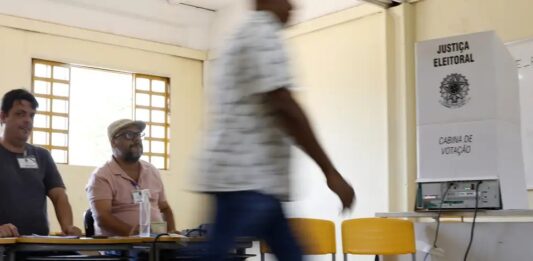 Prorrogação da votação teve baixa procura e frustração de eleitores