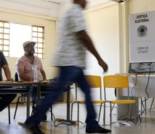 Cerca de 158,7 milhões de eleitores vão às urnas em todo o país