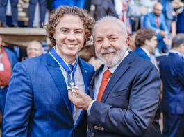 Lula entrega a Veneziano a condecoração da Ordem do Rio Branco, a mais alta concedida pelo governo federal