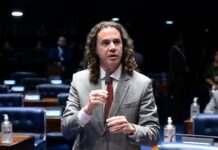 No Senado, Veneziano enaltece atuação dos servidores públicos nas esferas municipal, estadual e federal