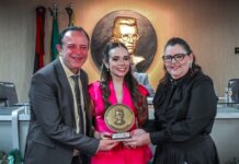 CMCG homenageia primeira-dama da Paraíba com Medalha de Honra ao Mérito