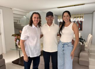 Veneziano recebe apoio à sua reeleição ao Senado do prefeito de Catolé do Rocha, Laurinho Maia e da pré-candidata a deputada estadual Geska Maia