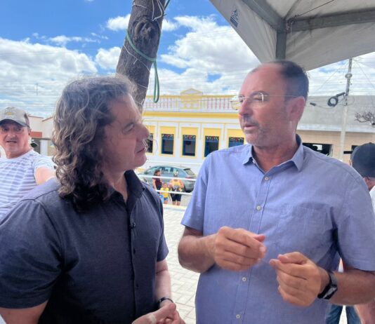 Prefeito de São João do Cariri entrega R$ 2 milhões em veículos à população e agradece a Veneziano destinação de recursos