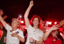 Prefeita acolhe Veneziano em Uiraúna e faz discurso emocionante: “Acalente seu coração que o que Deus lhe prometeu já está projetado”
