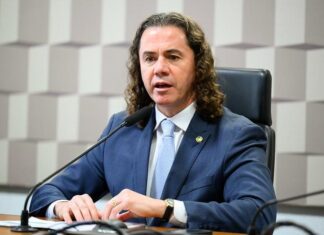 Veneziano assina requerimento de criação de CPI para investigar o escândalo financeiro do Banco Master