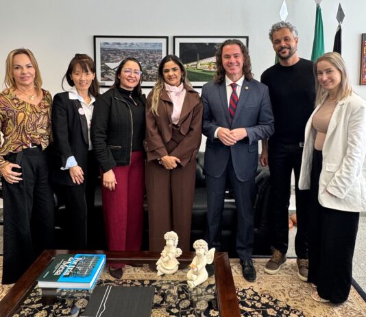 Veneziano recebe membros da Associação Paraibana de Doenças Raras e reafirma defesa das pautas da categoria