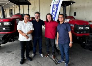 Veneziano entrega maquinário agrícola ao prefeito Antônio Ferreira, de Mogeiro, e reafirma compromissos com sua gestão
