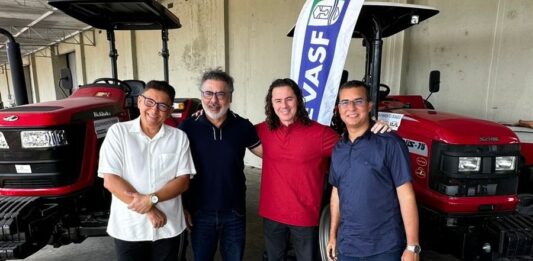 Veneziano entrega maquinário agrícola ao prefeito Antônio Ferreira, de Mogeiro, e reafirma compromissos com sua gestão
