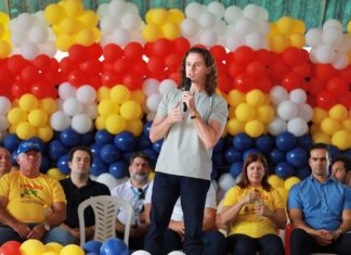 Veneziano representa o Governo Lula na assinatura da Ordem de Serviço para a construção de 150 casas em Sapé