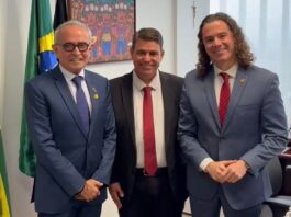 Ao lado de Cícero, Veneziano recebe o apoio à sua reeleição do presidente da Câmara de João Pessoa, Dinho Dowsley