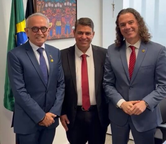 Ao lado de Cícero, Veneziano recebe o apoio à sua reeleição do presidente da Câmara de João Pessoa, Dinho Dowsley