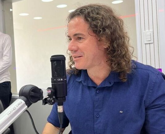 Veneziano ganha mais 4 direitos de reposta em cadeia de rádio e TV, que serão veiculados mesmo com o término do guia