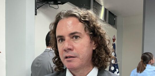 Veneziano defende fim da escala 6×1 e pede que Senado mantenha texto aprovado pela Câmara