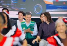 Ao lado do Ministro Wellington Dias, Veneziano participa de entrega de vans com acessibilidade a municípios paraibanos