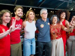 Ao lado da deputada federal Érika Hilton, Veneziano participa de ato pro-Lula que lotou o Ponto de Cem Reis, em João Pessoa