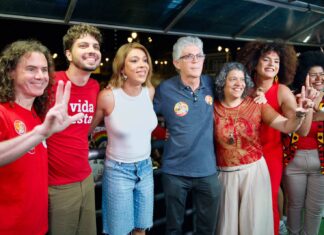 Ao lado da deputada federal Érika Hilton, Veneziano participa de ato pro-Lula que lotou o Ponto de Cem Reis, em João Pessoa