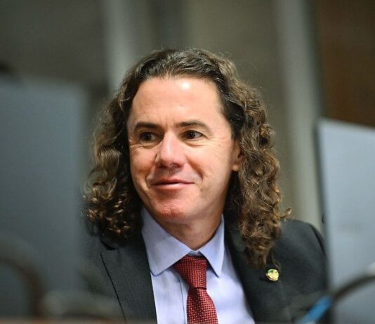 Veneziano Vital é reeleito senador pela Paraíba e seguirá no Congresso até 2035