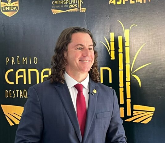 Após solicitação de Veneziano, Ministro paga R$ 29 milhões a pipeiros e garante abastecimento por carros-pipa