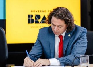 Veja as 75 cidades que ganharam vans e micro-ônibus conseguidos por Veneziano para transporte de pacientes na Paraíba