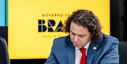 Veja as 75 cidades que ganharam vans e micro-ônibus conseguidos por Veneziano para transporte de pacientes na Paraíba