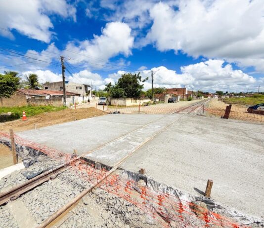 Passagens de nível da obra do VLT começam a ser executadas no perímetro urbano de Campina Grande