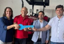 Ao lado do deputado Taciano Diniz, Veneziano entrega máquinas agrícolas para beneficiar a agricultura familiar no Vale do Piancó