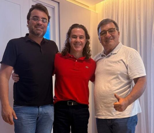 Veneziano recebe apoio à sua reeleição do vice-prefeito e do presidente da Câmara Municipal de Queimadas