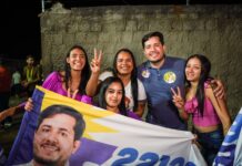 Vitor recebe apoio dos moradores do Ronaldo Cunha Lima e Três Irmãs durante caminhada em Campina