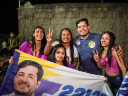 Vitor recebe apoio dos moradores do Ronaldo Cunha Lima e Três Irmãs durante caminhada em Campina