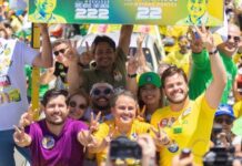 Vitor, Efraim e Bruno reforçam união política durante carreata em Campina Grande