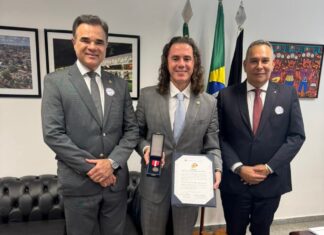 Veneziano é condecorado pelo TRT da 6ª Região por sua atuação em favor da Justiça do Trabalho