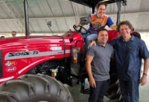 Veneziano entrega trator à população de São José do Sabugi