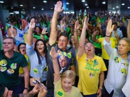 Efraim Filho e Walber Virgolino reúnem multidão em lançamento de campanha em João Pessoa